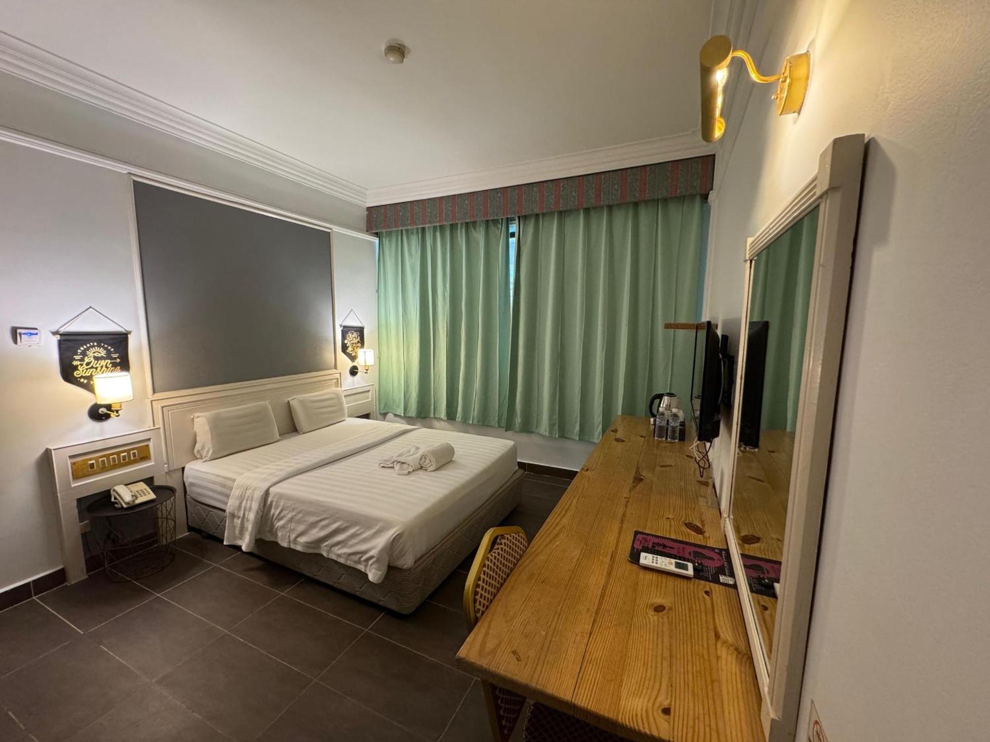 Hotel Deleeton Kota Kinabalu Kültér fotó