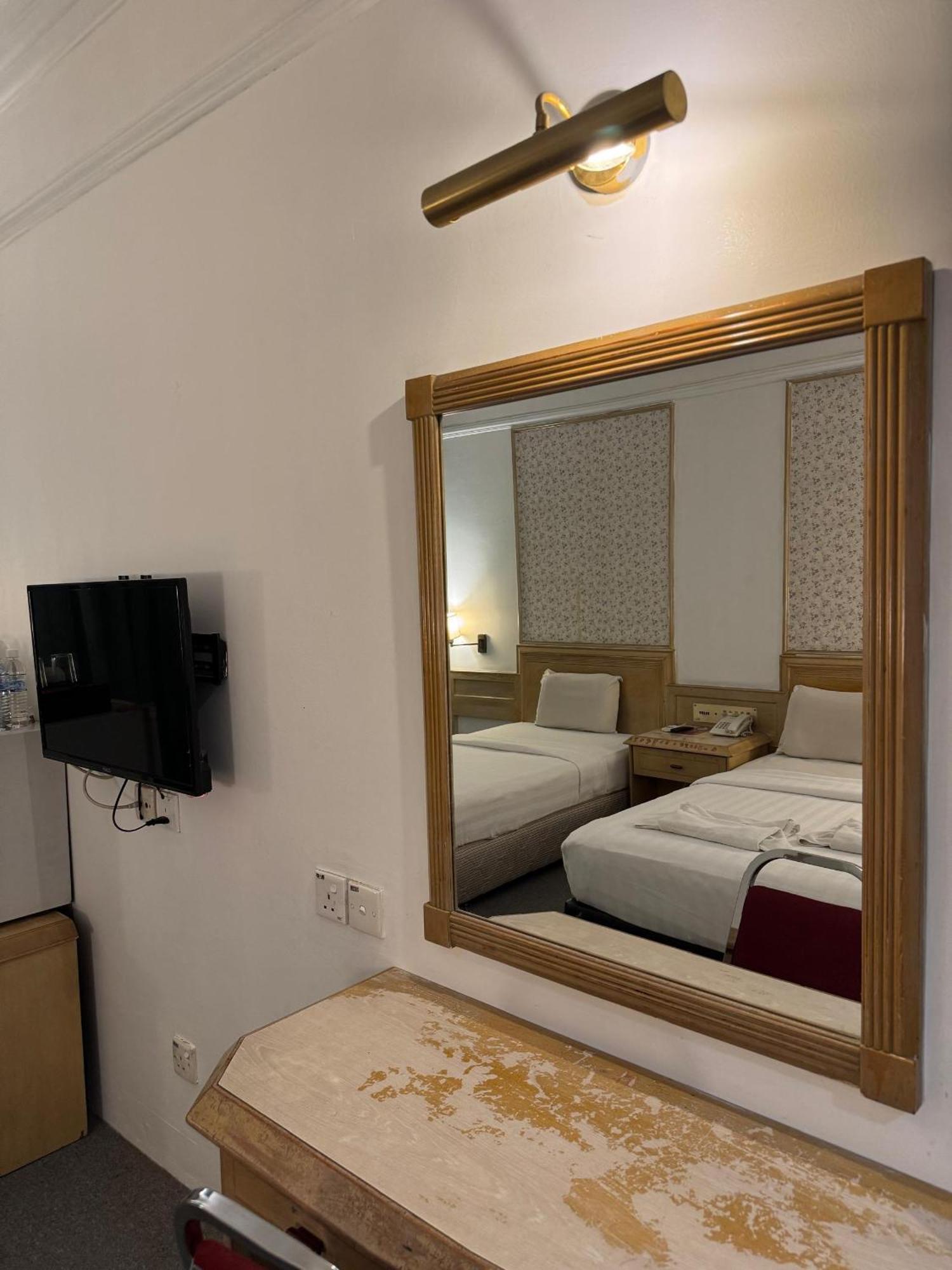Hotel Deleeton Kota Kinabalu Kültér fotó