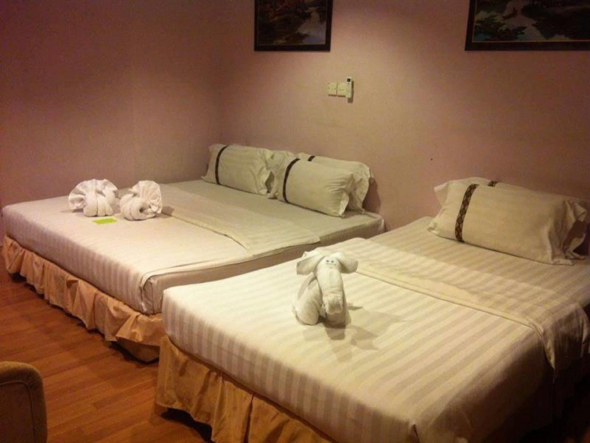 Hotel Deleeton Kota Kinabalu Kültér fotó