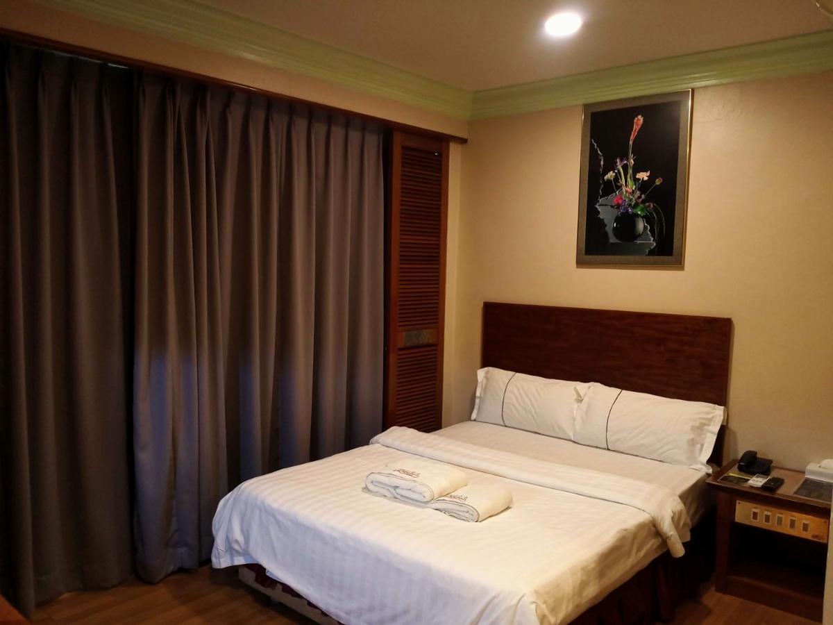 Hotel Deleeton Kota Kinabalu Kültér fotó